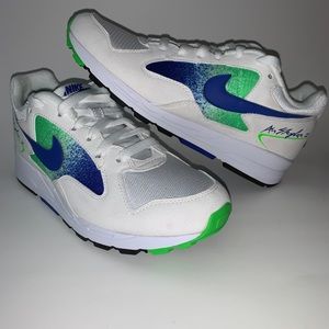 Nike Air Skylon II size 8. White Green Black
